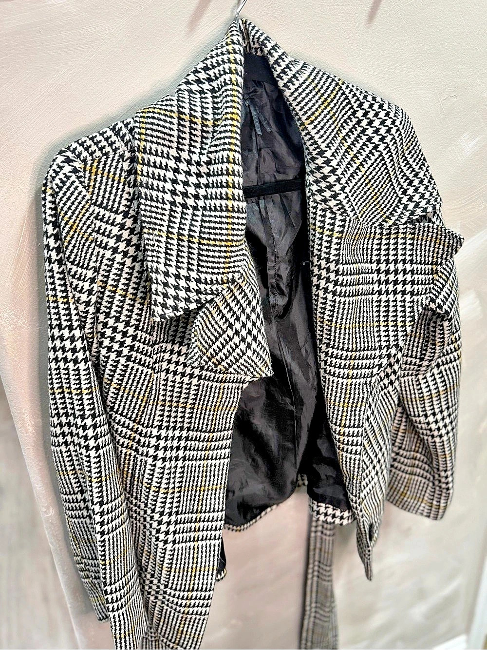 Houndstooth Belted Blazer in Black & White Like New